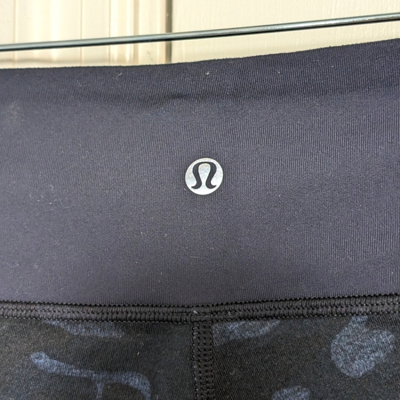 EUC Lululemon Wunder Under Crop Full-On Luon Heathered Camo Pebble Blue | Size 6 - Picture 6 of 9